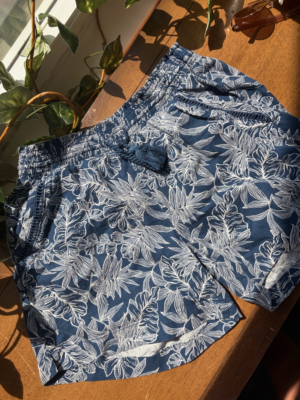 Briggs New York Blue White Floral Pull On Shorts Elastic Waist Women's M